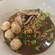 เมนูของร้าน ก๋วยเตี๋ยวเรือท่าสนาม นครปฐม