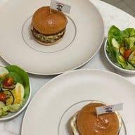 Another Hound Café ดิเอ็มโพเรียม