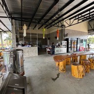 ก๋วยเตี๋ยวลูกชิ้นยักษ์ ร้านน้องมีตังค์