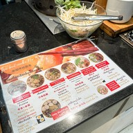 ก๋วยเตี๋ยวเรือเอ็นแก้วหอวัง The Emquartier