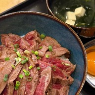Meat Story ข้าวหน้าเนื้อ ข้าวหน้าแฮมเบิร์ก ข้าวหน้าด้ง เกษตรนวมินทร์