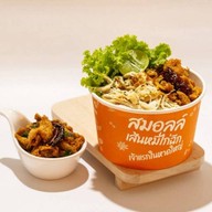 สมอลล์ เส้นหมี่ไก่ฉีกเจ้าแรกหาดใหญ่ ตลาดศรีตรัง