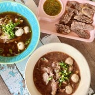 ก๋วยเตี๋ยวเรือนายใช้บ้านแพน คลองทวีวัฒนา