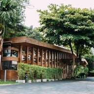 Khao เอกมัย