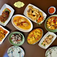 ปราย ระย้า Local Phuket Cuisine , Sukhumvit 8 ( 350 M. form BTS NaNa )