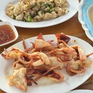 เมนูของร้าน ครัวเจ๊แมว ปากน้ำปราณ