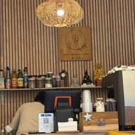 OUMI Organic Cafe ข้่างสวนสันติภาพ