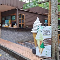 หน้าร้าน Sweet cabin ice-cream & coffee