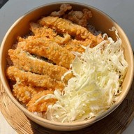 maneefriedchicken - ข้าว ไก่ทอด & ไข่ข้น สาขาสันติธรรม