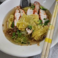 สหชัย บะหมี่เกี๊ยวปู หมูแดง