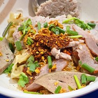 เจ๊อิม ก๋วยเตี๋ยวหมู บ้านโป่ง