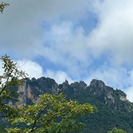วัดพระบาทปู่ผาแดง (วัดเฉลิมพระเกียรติพระจอมเกล้าราชานุสรณ์)