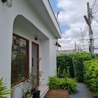 บรรยากาศ 6 Nature Specialty Cafe ถนน กาญจนาภิเษก