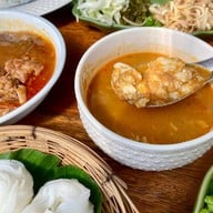 เมนูของร้าน ขนมจีนต้นก้ามปู วัดจันทร์