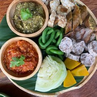 เมนูของร้าน ขนมจีนต้นก้ามปู วัดจันทร์