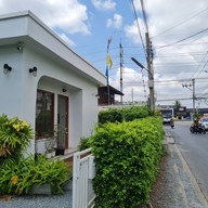 หน้าร้าน 6 Nature Specialty Cafe ถนน กาญจนาภิเษก