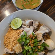 ก๋วยเตี๋ยว5รส สูตรมะนาว เจ้าแรกในเชียงใหม่ สันผีเสื้อ