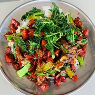 ตำปะล่ะส้มตำเจ้สุรสเด็ดเผ็ดดาก&กระเพาเลือกหน้า วัชรพล