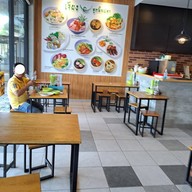 บรรยากาศ เจียงลูกชิ้นปลา ปตท. แพรกษา