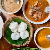 ขนมจีนต้นก้ามปู วัดจันทร์