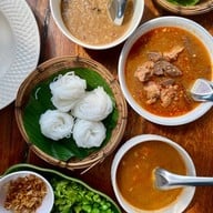 ขนมจีนต้นก้ามปู วัดจันทร์