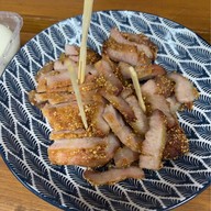 เจ๊แดงสามย่าน ส้มตำ คอหมูย่าง เจ๊แดงจุ่มนัวร์ ธนิยะ