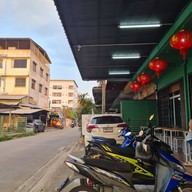 หน้าร้าน ผัดไทยเจ๊สำราญ เพชรเกษม77