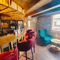 บรรยากาศ Koff and Bun Coffee Roasters ทรงวาด