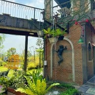 Cafe Laura Bar & Restaurant หนองแค