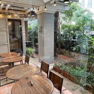 Starbucks หลังสวน