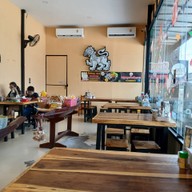 บรรยากาศ ป.ประทีป ก๋วยเตี๋ยวเรือ สาขาสำเพ็งเมืองคอน ลานนายหัว (ตรงข้ามสำเพ็งเมืองคอน)