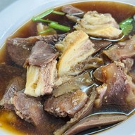 เมนูของร้าน เกาเหลาเนื้อกิ่งเพชร