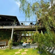 Cafe Laura Bar & Restaurant หนองแค