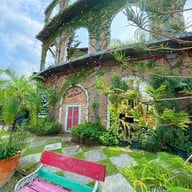 Cafe Laura Bar & Restaurant หนองแค