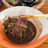 ทองอิน ก๋วยเตี๋ยวเรือ รสเด็ดปะเก็นแตก