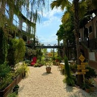 Cafe Laura Bar & Restaurant หนองแค