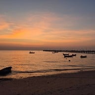 Morning Moon ครัวริมหาด