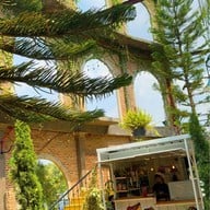 Cafe Laura Bar & Restaurant หนองแค