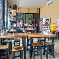 บรรยากาศ ป.ประทีป ก๋วยเตี๋ยวเรือ สาขาสำเพ็งเมืองคอน ลานนายหัว (ตรงข้ามสำเพ็งเมืองคอน)