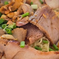 ร้านบุญเลิศ บะหมี่เกี๊ยว-ข้าวหมูแดง นางเลิ้ง