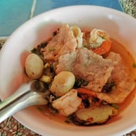 เมนูของร้าน ก๋วยเตี๋ยวต้มยำโบราณ ร้านเปลว นครปฐม