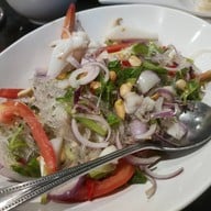 บ้านริมน้ำ