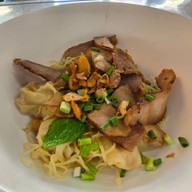 ร้านบุญเลิศ บะหมี่เกี๊ยว-ข้าวหมูแดง นางเลิ้ง