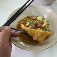 เมนูของร้าน ก๋วยเตี๋ยวศรีไทย หน้าวัดพระโยค