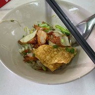 เมนูของร้าน ก๋วยเตี๋ยวศรีไทย หน้าวัดพระโยค