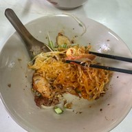 เมนูของร้าน ก๋วยเตี๋ยวศรีไทย หน้าวัดพระโยค