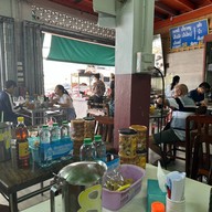 ก๋วยเตี๋ยวศรีไทย หน้าวัดพระโยค