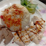 เมนูของร้าน เจ๊ศรี ข้าวมันไก่ตอน ไหหลำ สุขสวัสดิ์