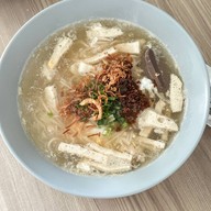 ก๋วยจั๊บญวนมณีวรรณ เดิมเฮียนวยกาแฟ น้ำผลไม้ปั่น ลาดพร้าว64แยก10 ลาดพร้าว64แยก10หน้าปากซอยข้างเซเว่น
