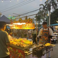 สนามทุ่งนาเชย